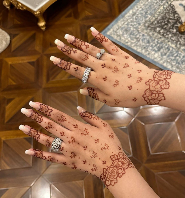 Rosy Stars Henna, Henna Design, modern henna design, back hand henna design