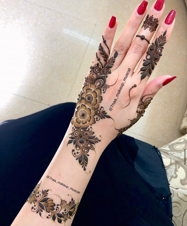 45 Stylish Mehndi Designs Simple and Beautiful : Regal Floral Splendor