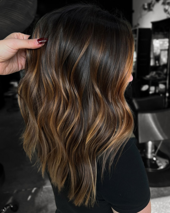 Toffee-Touched Waves, High contrast balayage on dark hair, Caramel balayage on dark brown hair,  Balayage Brown hair with blonde, Chocolate brown balayage, High contrast balayage money piece hair, High contrast Hair highlights, High contrast blonde highlights