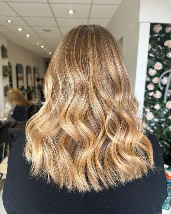 Golden Blonde Medium-Length with Natural Highlights, golden blonde hair colour, warm golden blonde hair, golden blonde lob