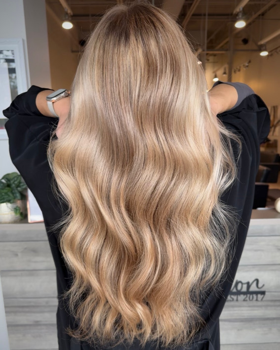 Golden Beige Blonde with Soft Waves, golden blonde hair colour, warm golden blonde hair, golden blonde long hair